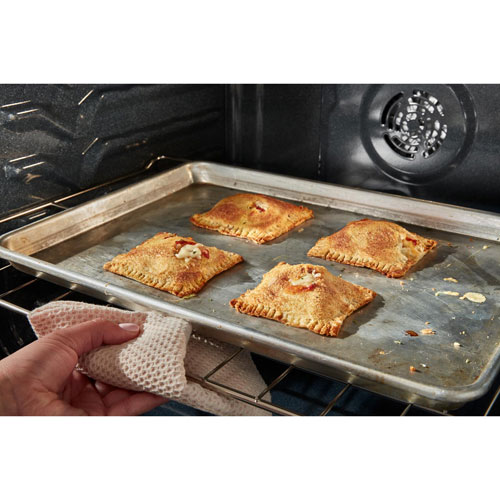 Cuisinière électrique autonome à 5 éléments avec ventilateur à convection et friture à l'air 5,3 pi³ 30 po Whirlpool (YWFES4530SW) - Blanc