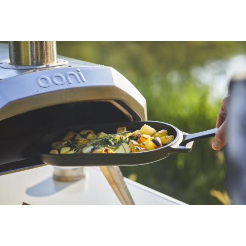 Ooni Cast Iron Sizzler Plate - Sizzler Cast Iron Pan - Cast Iron Cookware with Removable Handle - Cast Iron Griddle - Pr