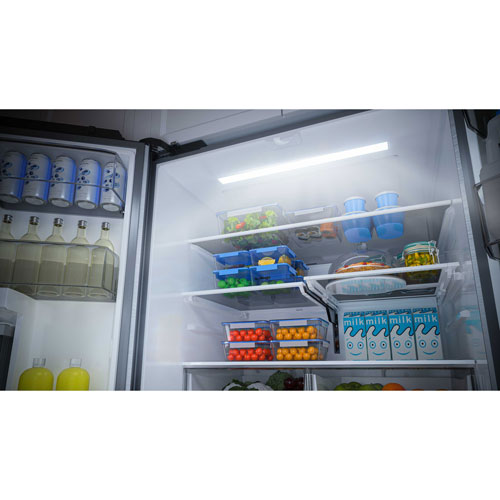 Réfrigérateur à deux portes de 22,6 pi³ 33 po avec distributeur de glaçons de Midea - Inox