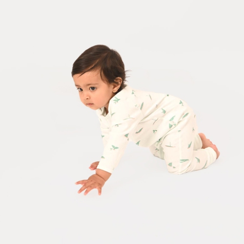 Le jouet à pieds côtelés en coton biologique Premium Play and Grow Whale d'Elk Baby