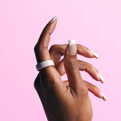 Anneau d'activité et de suivi du sommeil Oura Ring 4 en céramique - Pétale - Taille 4 - Partenariat exclusif de Best Buy