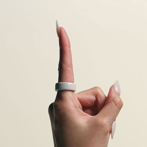 Anneau d'activité et de suivi du sommeil Oura Ring 4 en céramique - Nuage - Taille 14 - Partenariat exclusif de Best Buy