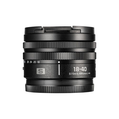 Appareil photo Lumix S9Camera de Panasonic avec objectif 18-40&nbsp;mm f/4,5-6,3, carte mémoire 64&nbsp;Go