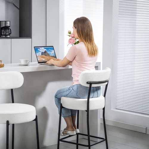 HOMCOM – Ensemble de 2 tabourets de bar à hauteur de comptoir de 27 po avec dossier et repose-pieds, chaises de bar modernes en Sherpa pour îlot