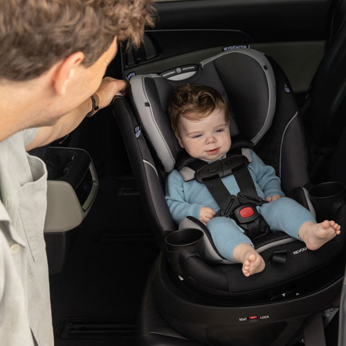 Siège d'auto pour bébé orienté vers l'arrière Revolve360 Slim d'Evenflo - Noir/Gris