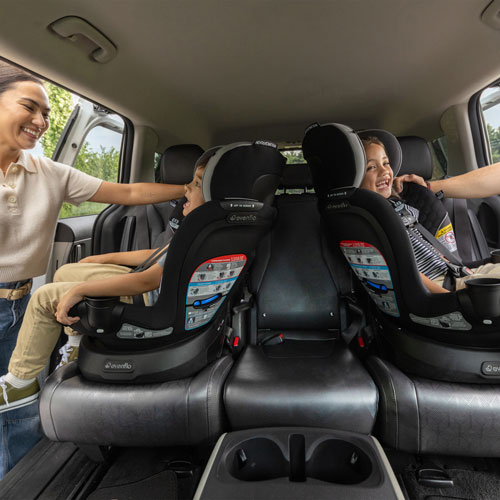Siège d'auto pour bébé orienté vers l'arrière Revolve360 Slim d'Evenflo - Noir/Gris