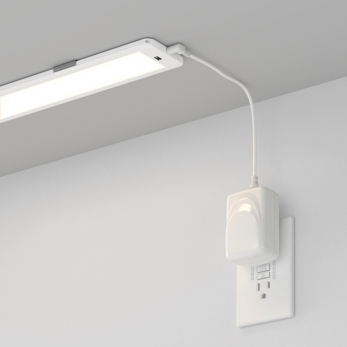 Maestro under cabinet hardwire and plug in 3CCT