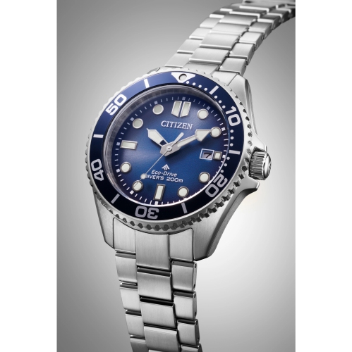 Montre homme à Eco-Drive Promaster Dive de Citizen, 41 mm boîtier et bracelet en inox argenté et cadran bleu