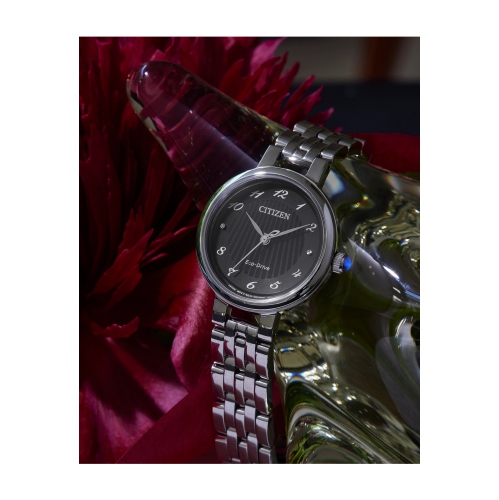 Montre pour femmes Eco-Drive L « Classic » de Citizen 27,7 mm avec boîtier et bracelet en acier inoxydable argenté et cadran noir