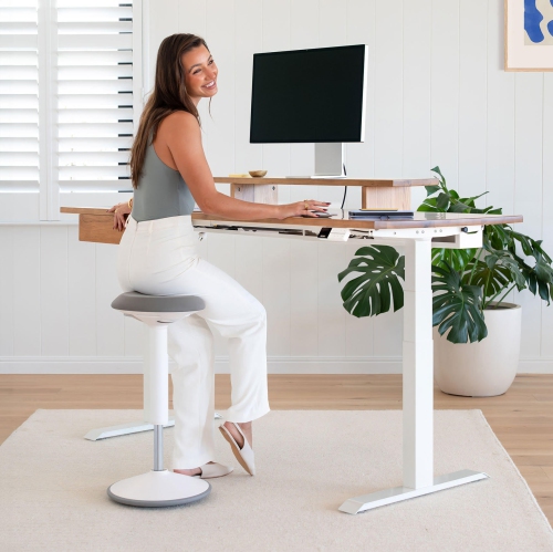 Desky Sit Stand Motion Stool - White