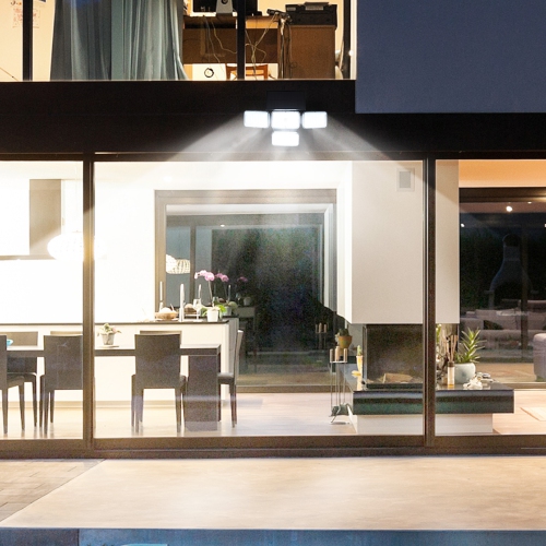 Ensemble de 2 lampes murales solaires avec télécommande Éclairage blanc brillant écoénergétique pour entrée de jardin de patio de style moderne