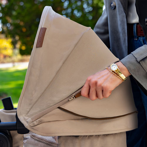 Poussette pleine grandeur Shyft Intuiti+ d'Evenflo - Beige travertin