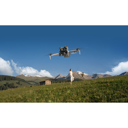 Ensemble Fly More Combo Plus avec quadricoptère Mini 5 Pro de DJI et radiocommande - Gris