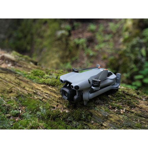 Ensemble Fly More Combo Plus avec quadricoptère Mini 5 Pro de DJI et radiocommande - Gris