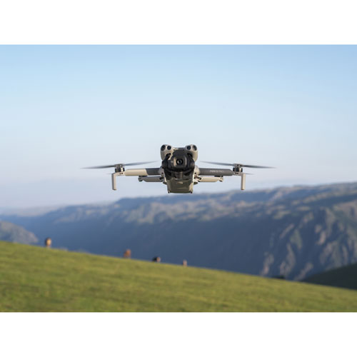 Ensemble Fly More Combo Plus avec quadricoptère Mini 5 Pro de DJI et radiocommande - Gris