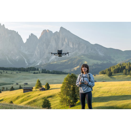 Ensemble Fly More Combo Plus avec quadricoptère Mini 5 Pro de DJI et radiocommande - Gris