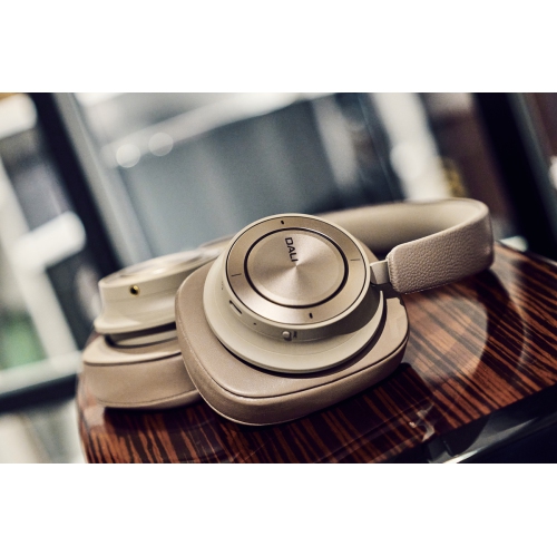 DALI IO-12 Over-The-Ear Wireless/Wired Hi-Fi Active Noise Cancelling Headphones