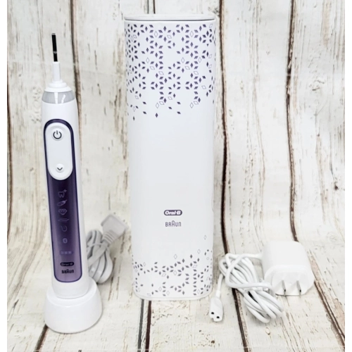 Boîte ouverte – Poignée de brosse à dents Genius 3771 D'ORAL-B avec étui et chargeur, violet orchidée