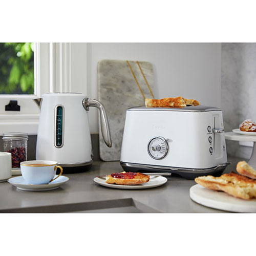 Remis à neuf (Bon état) - Bouilloire électrique programmable Smart Kettle Luxe de Breville - 1,7 L - Sel de mer - Réusiné par Breville