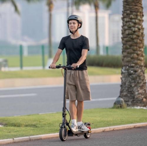 5TH WHEEL E16 Electric Scooter for Adults & Teens, Escooter with App, UL2272 Certified, 28km/h Speed, 19-21 km Range 300W Motor | LCD Display 265lbs
