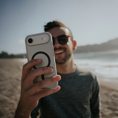 Étui rigide ajusté mince d'Incase Designs avec MagSafe pour iPhone Air - Transparent