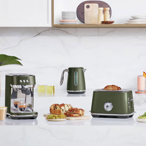 Remis à neuf (Bon état) - Machine à espresso Barista Express Impress de Breville avec mousseur et moulin - Tapenade d'olive - Remis à neuf par Breville