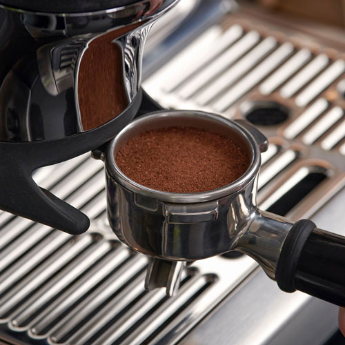 Remis à neuf - Machine à espresso Barista Express Impress de Breville avec mousseur et moulin - Acier inoxydable brossé - Remis à neuf par Breville