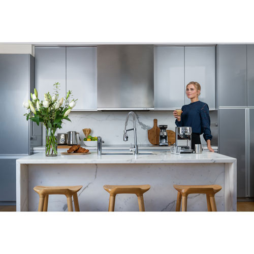 Remis à neuf - Machine à espresso automatique Bambino Plus de Breville - Acier inoxydable brossé - Remis à neuf par Breville