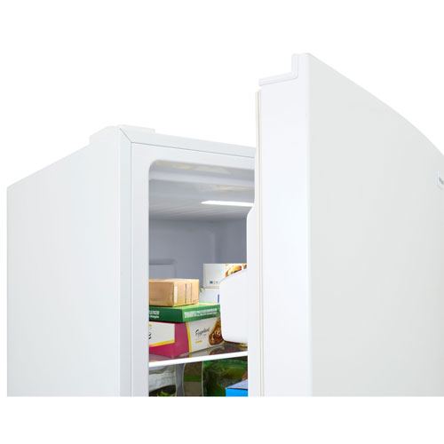 Congélateur vertical sans givre de 18 pi³ de Frigidaire (FFUE1826AW) - Blanc