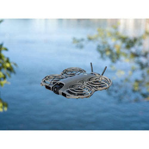 Ensemble Fly More avec quadricoptère à caméra Neo 2 de DJI