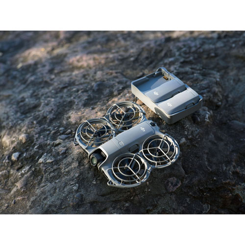 Ensemble Fly More avec quadricoptère à caméra Neo 2 de DJI