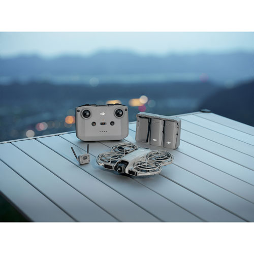 Ensemble Fly More avec quadricoptère Neo 2 de DJI avec caméra et manette
