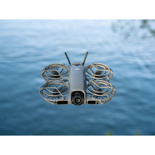 Ensemble Fly More avec quadricoptère Neo 2 de DJI avec caméra et manette