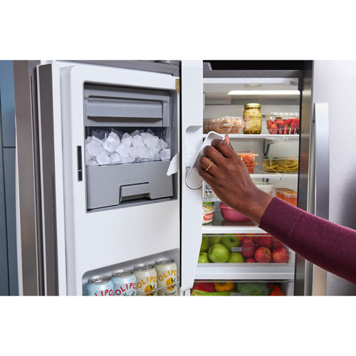 Réfrigérateur 2 portes 23,4 pi³ 36 po à distributeur d'eau et de glaçons de Whirlpool (WRFC7036RV) - Acier inoxydable noir