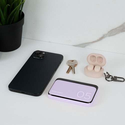 Chargeur portable USB-C/USB-A de 5000 mAh Vibrance Piston Power de LOGiiX - Lavande