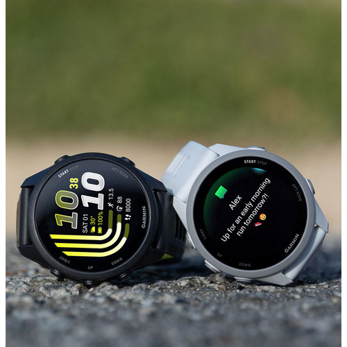 Montre intelligente de course de 43 mm Forerunner 170 de Garmin avec GPS - Blanc /Bleu ciel